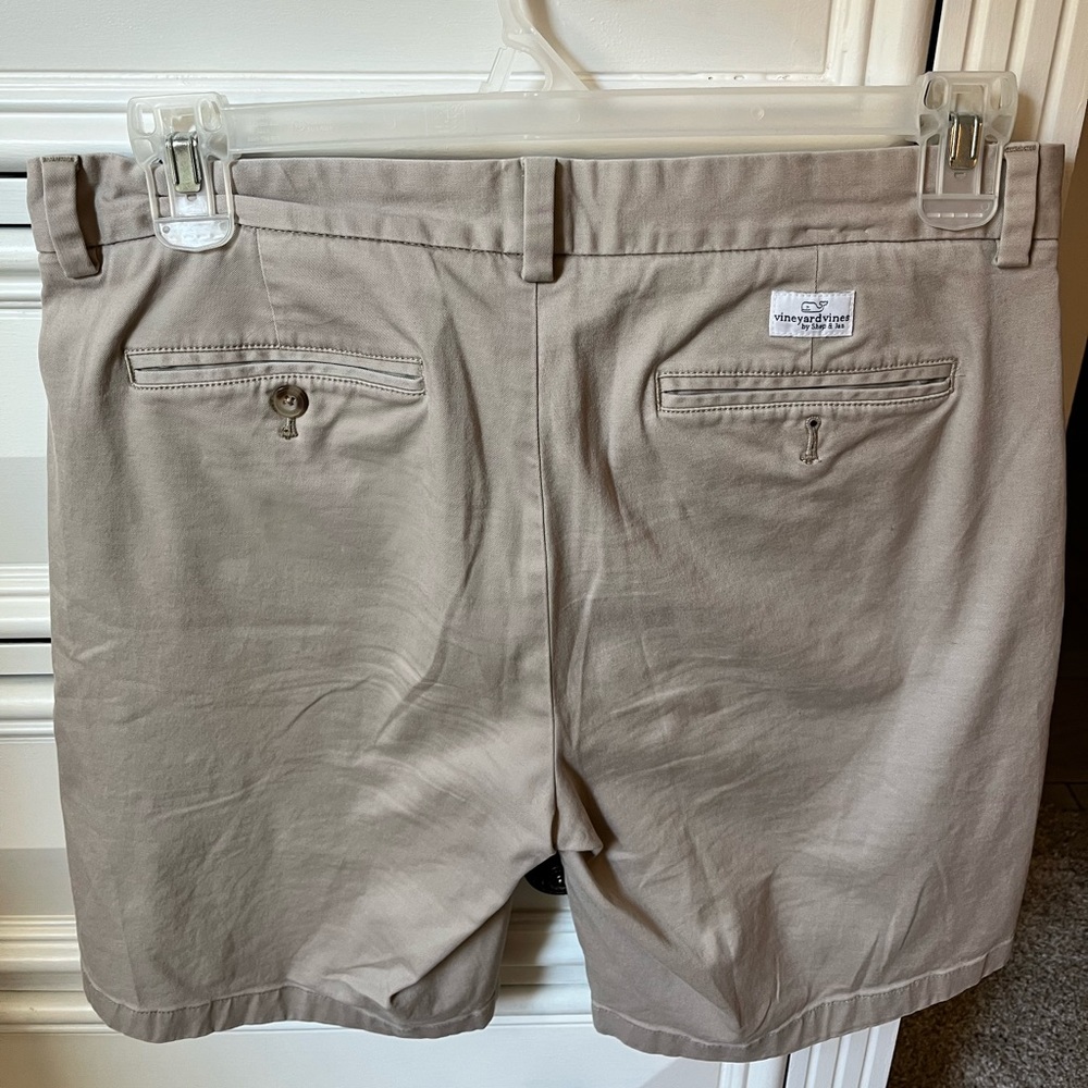 Vineyard Vines breaker khaki shorts